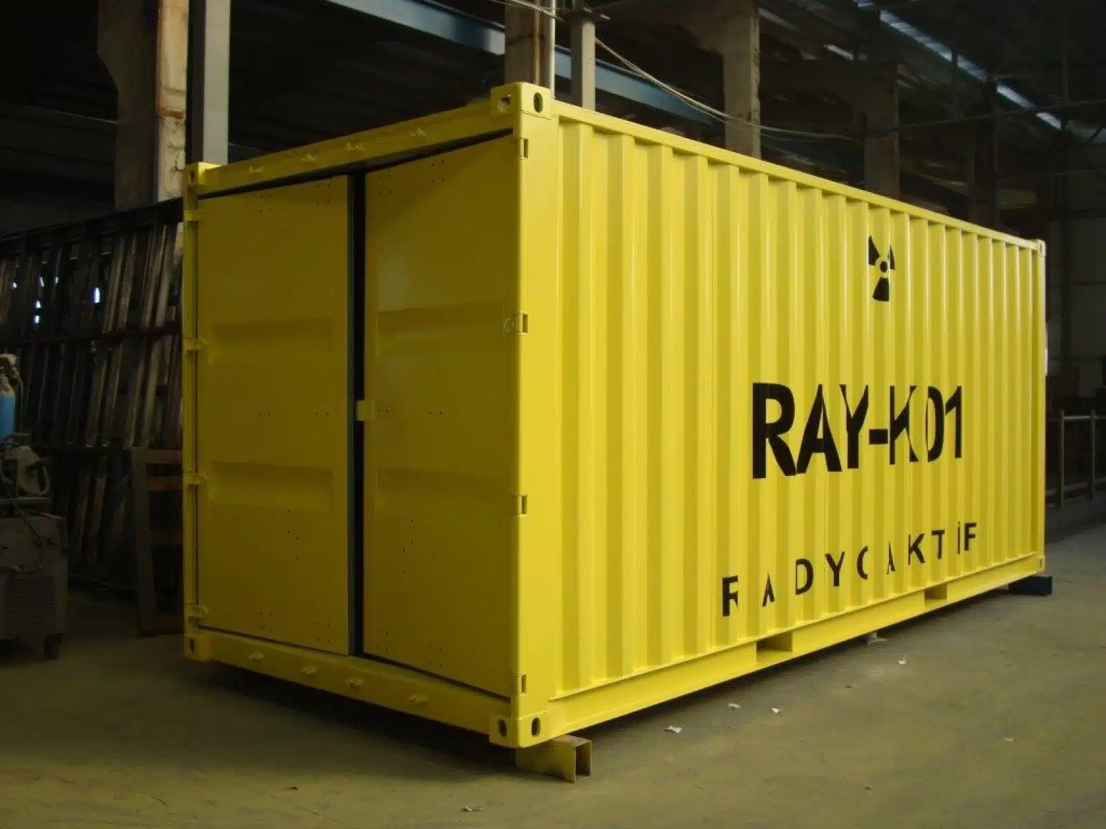 Container outfitted to store radioactive material